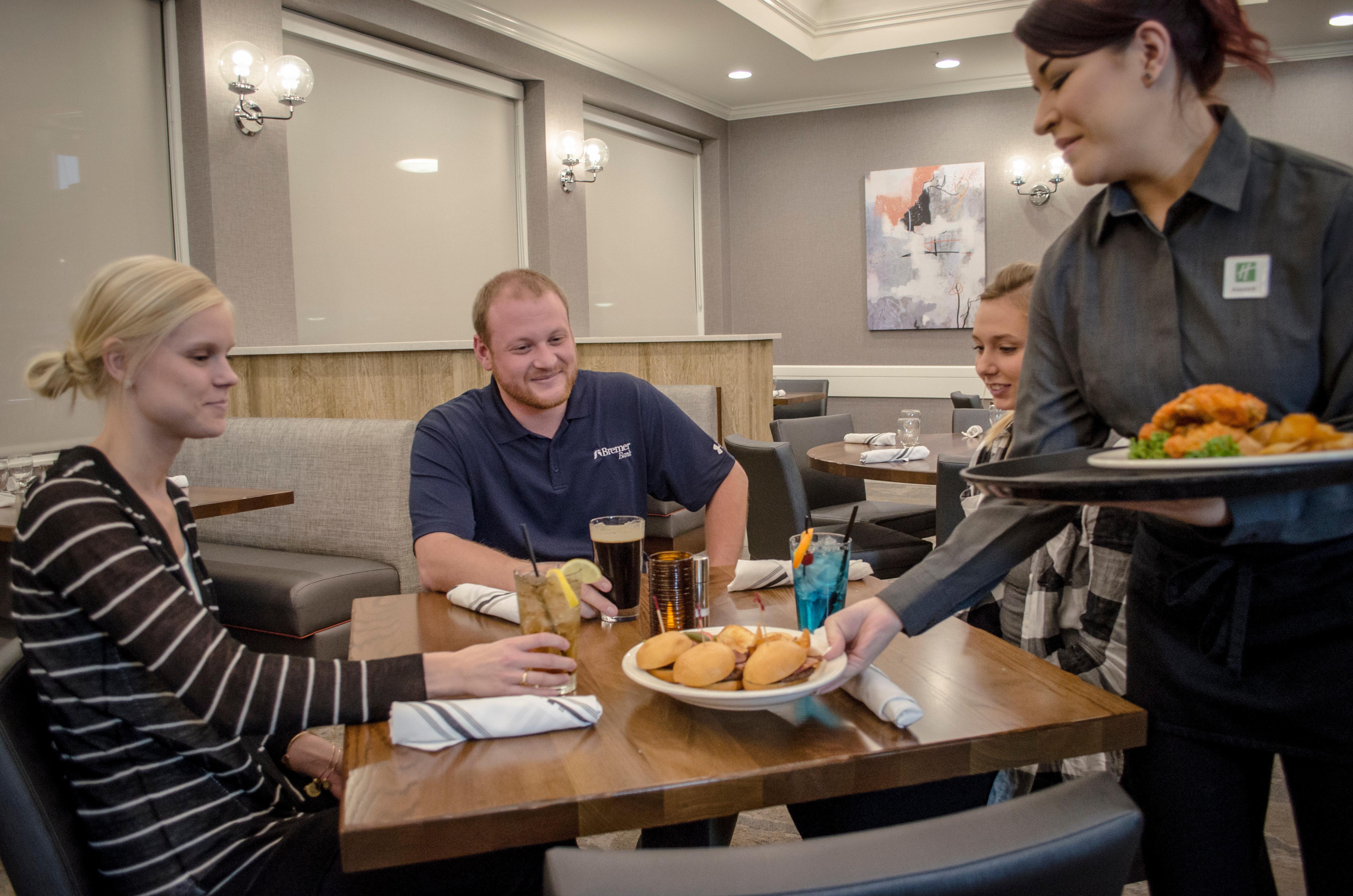 Holiday Inn Fargo By Ihg Bagian luar foto