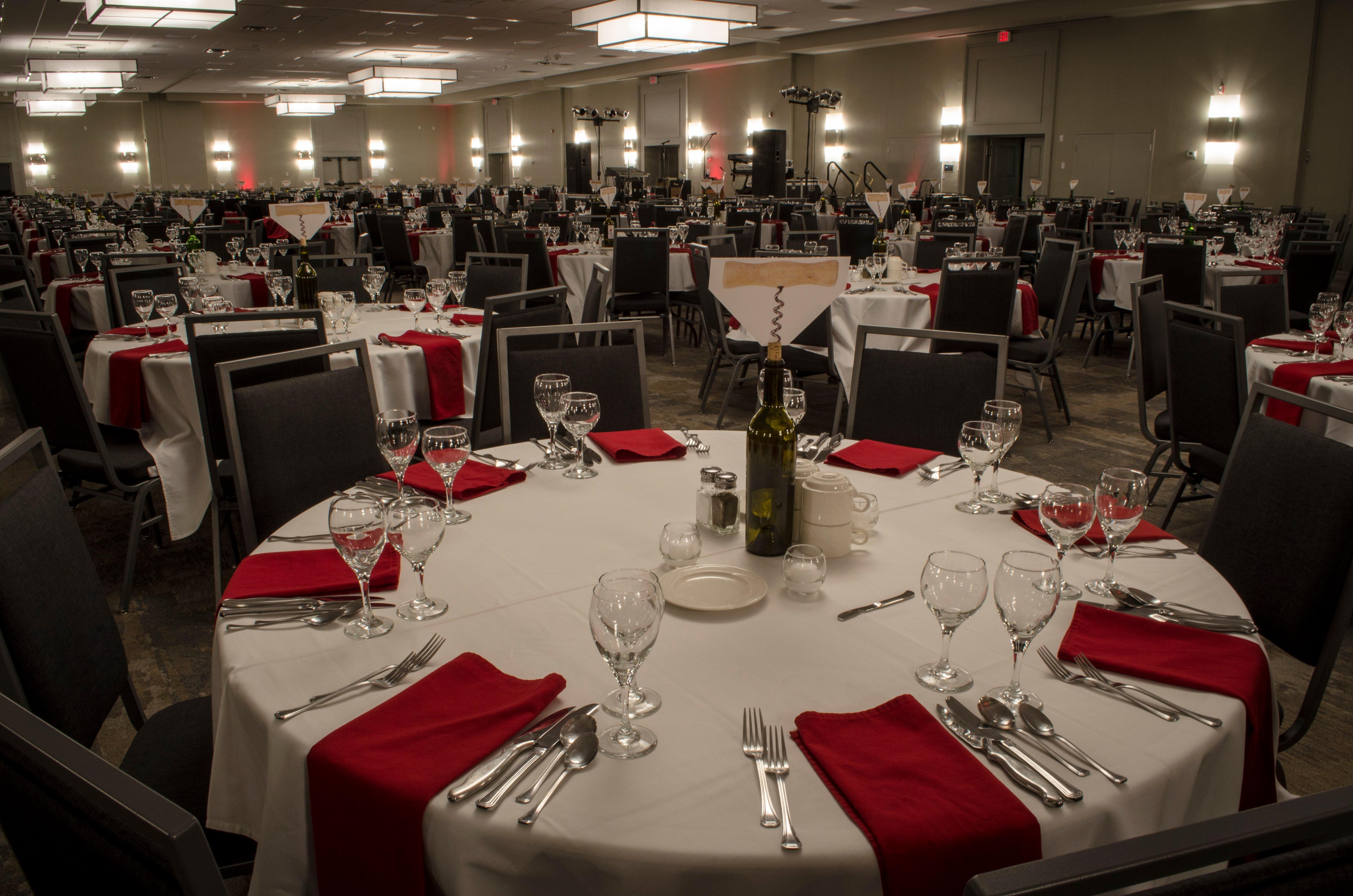 Holiday Inn Fargo By Ihg Bagian luar foto
