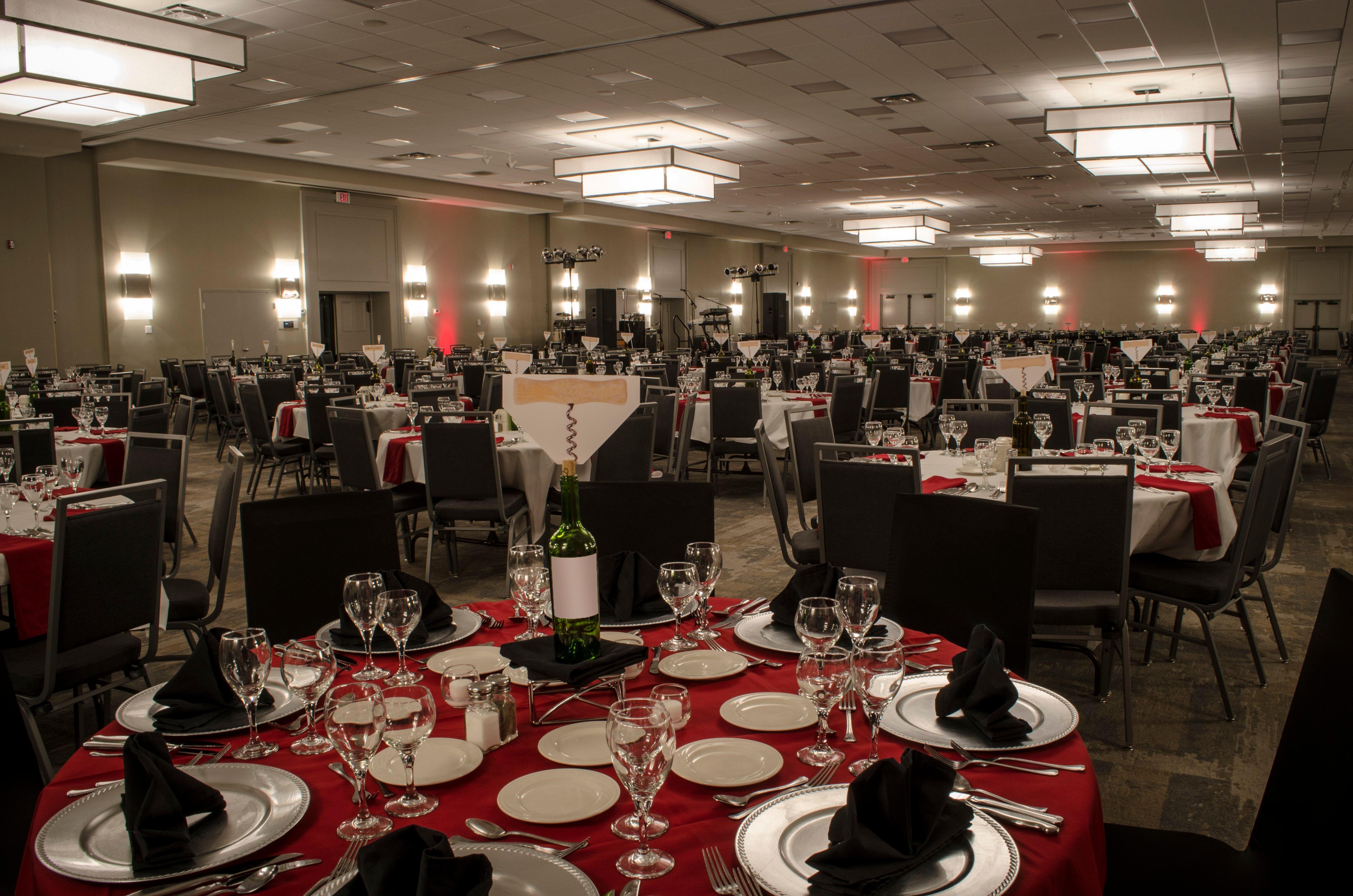 Holiday Inn Fargo By Ihg Bagian luar foto