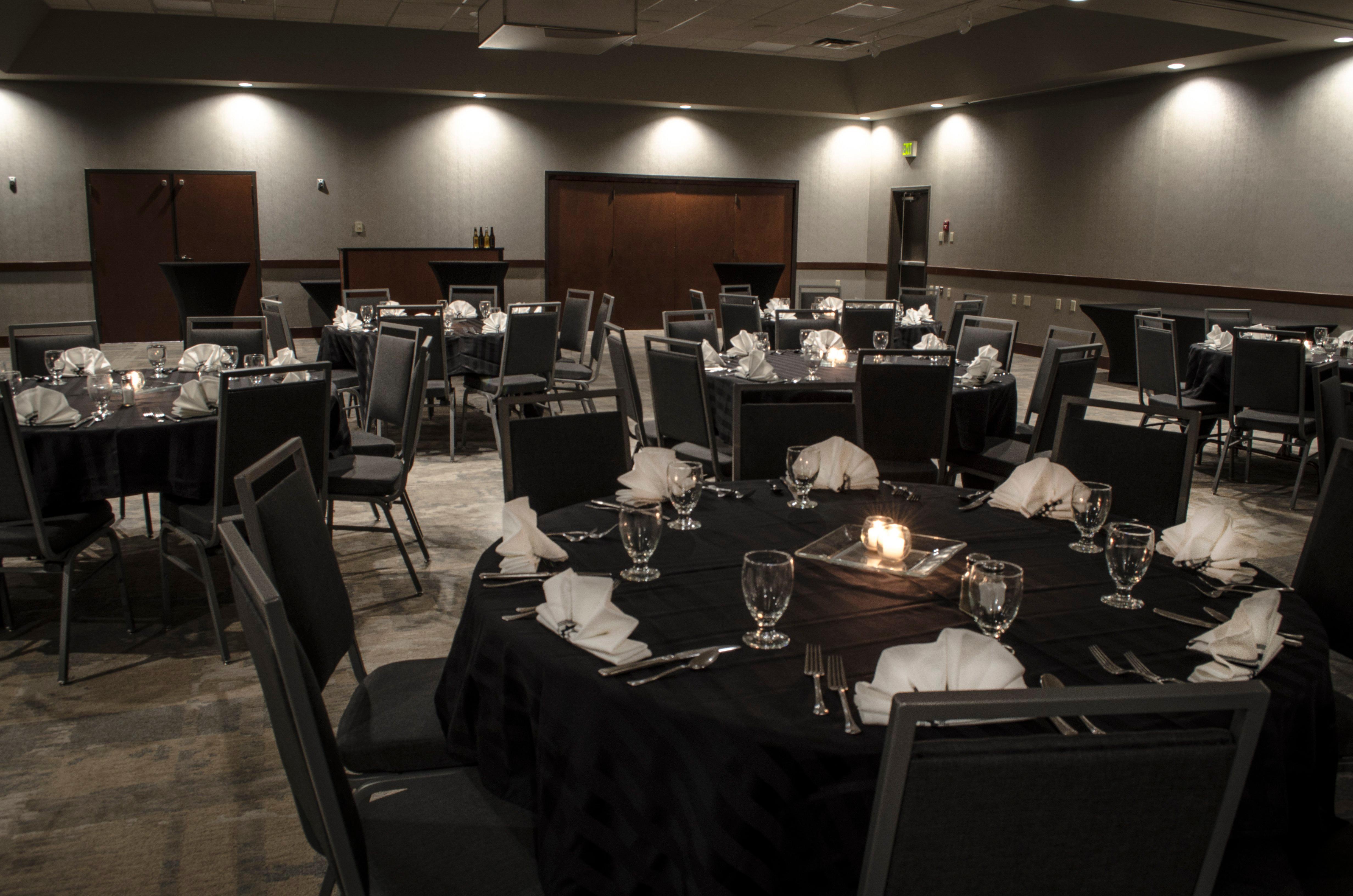 Holiday Inn Fargo By Ihg Bagian luar foto
