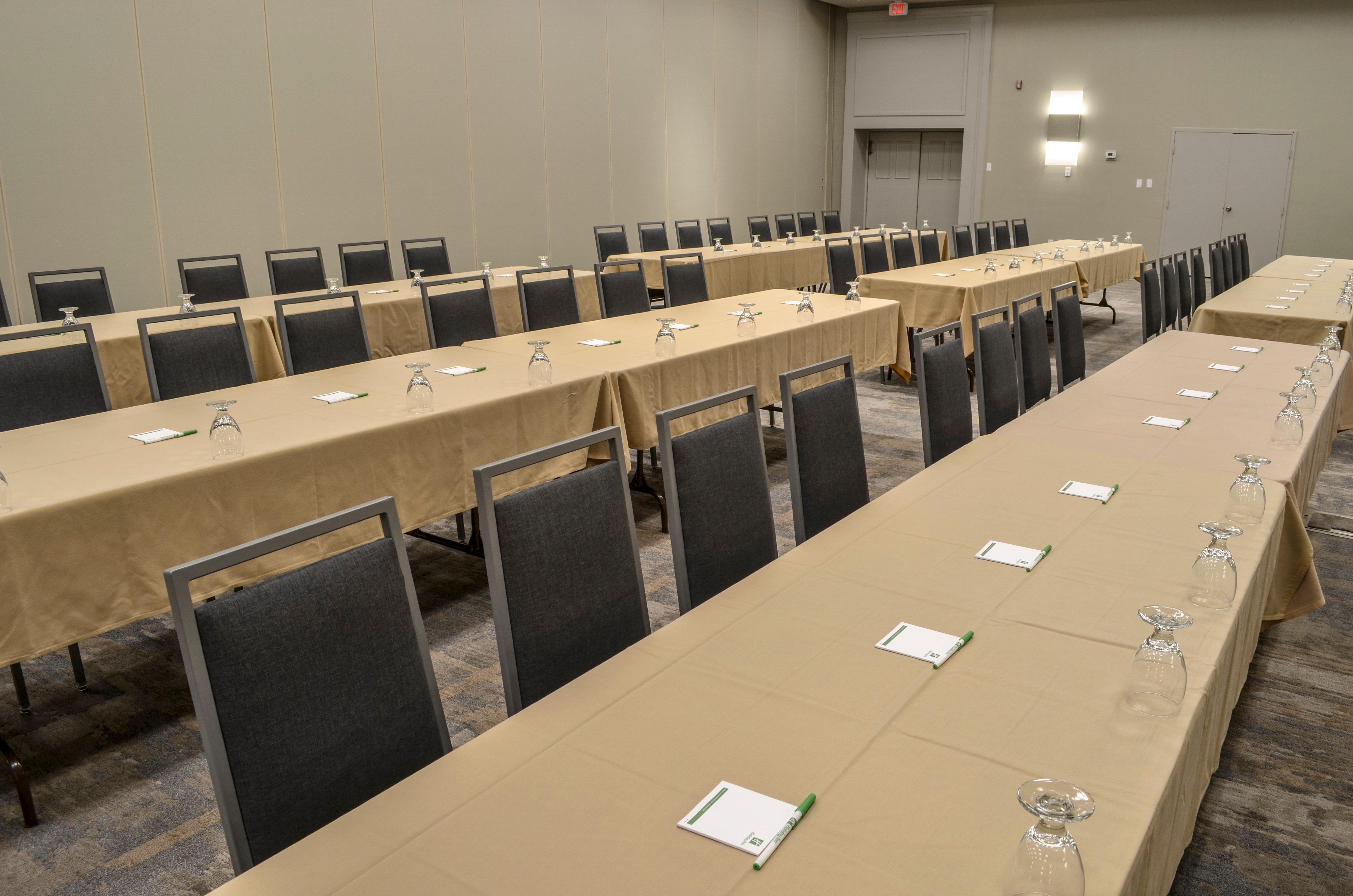 Holiday Inn Fargo By Ihg Bagian luar foto