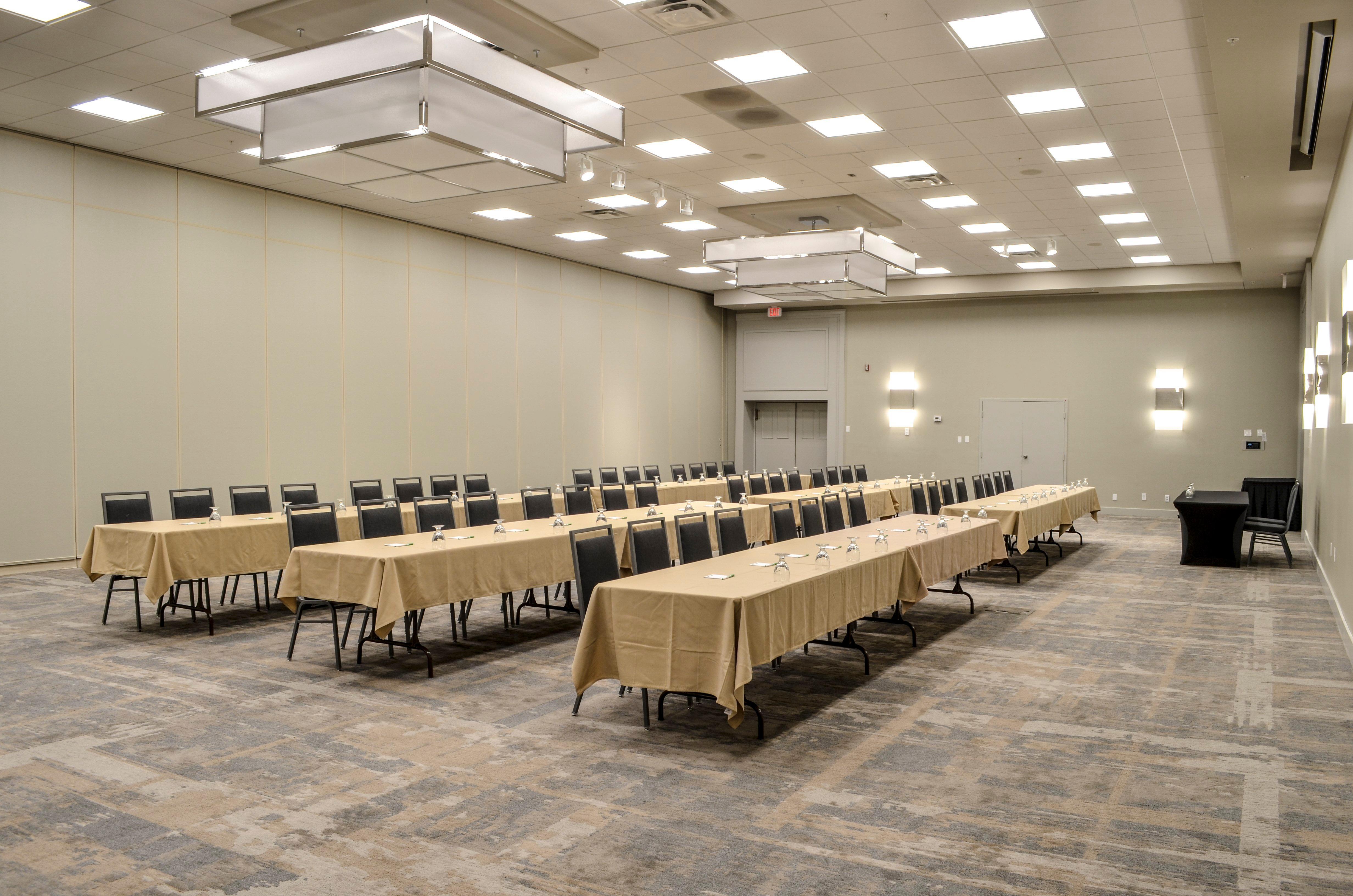 Holiday Inn Fargo By Ihg Bagian luar foto